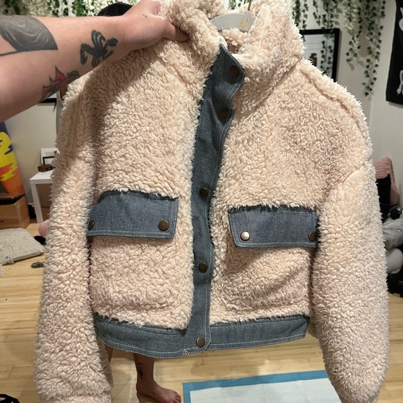 fuzzy urban outfitters jacket - Picture 3 of 3